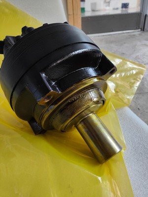 船用回转液压马达 YPM-18V系列高转速 配置机械刹车制动器 双高压溢流阀